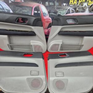 Обшивка двери комплект Subaru Forester SG