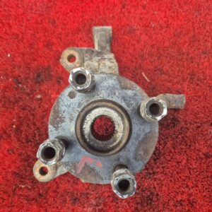 Поворотный кулак левый Mazda 323 BJ