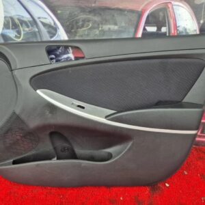 Обшивка двери передняя правая Hyundai Solaris 2012