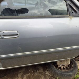 Дверь передний правый Toyota Corolla e110