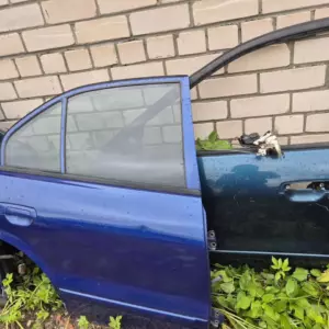 Комплект двери на Mitsubishi Galant 2000г