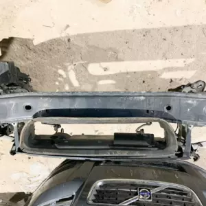 Передняя панель телевизор Volvo V50