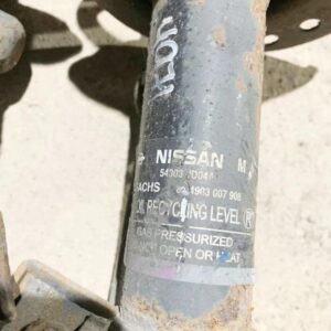 Передние стойки на Nissan qashqai j10